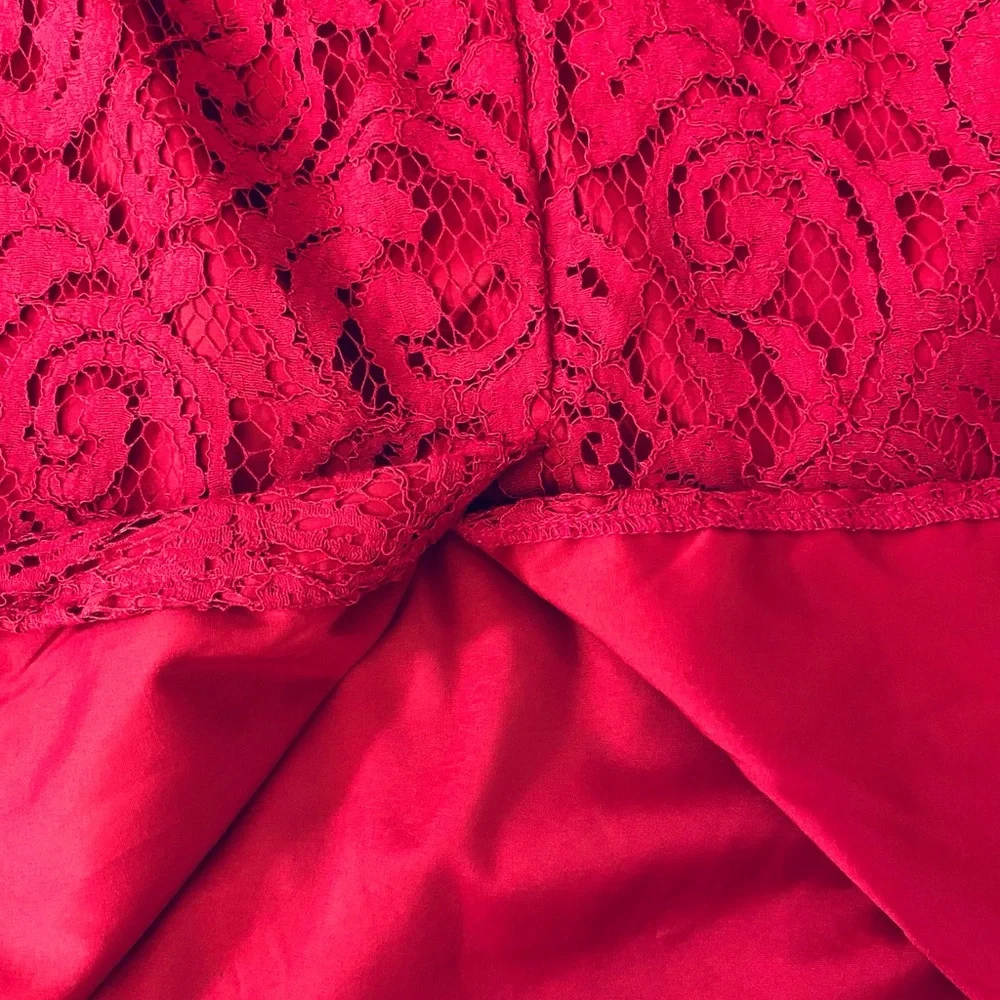Adrianna Papell Fuchsia Lace V-neck Cap Sleeve Desk